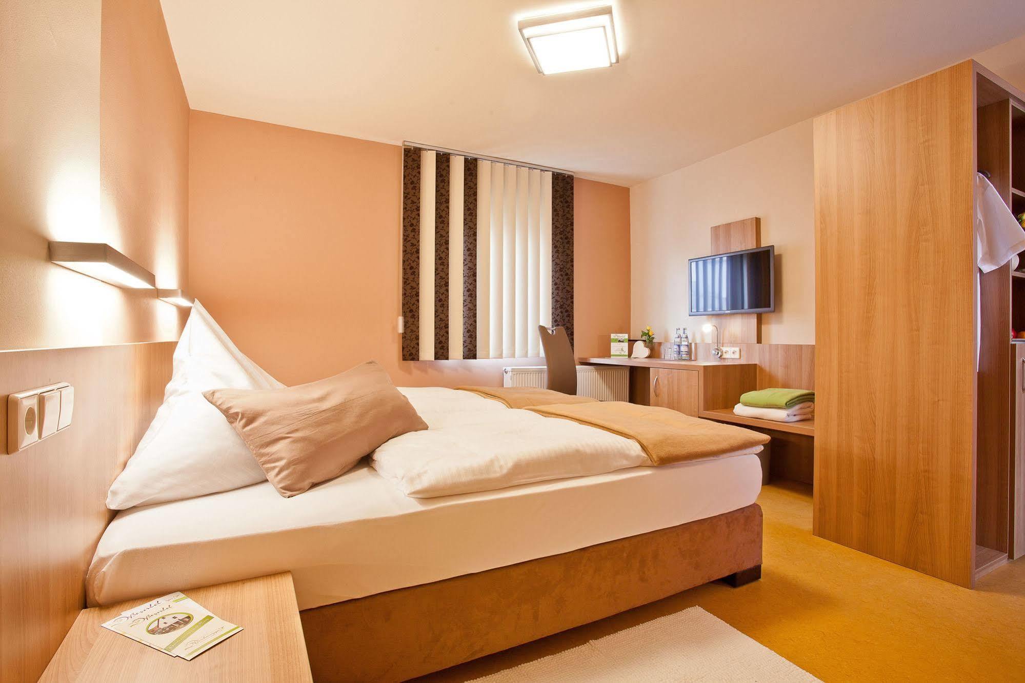 Landhotel Osswald Kirchheim am Ries Exteriör bild